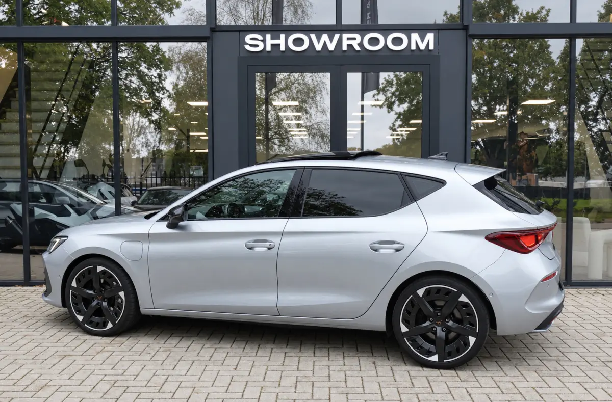 1.4 e-Hybrid VZ Adrenaline PANO KEYLESS ACC CAM