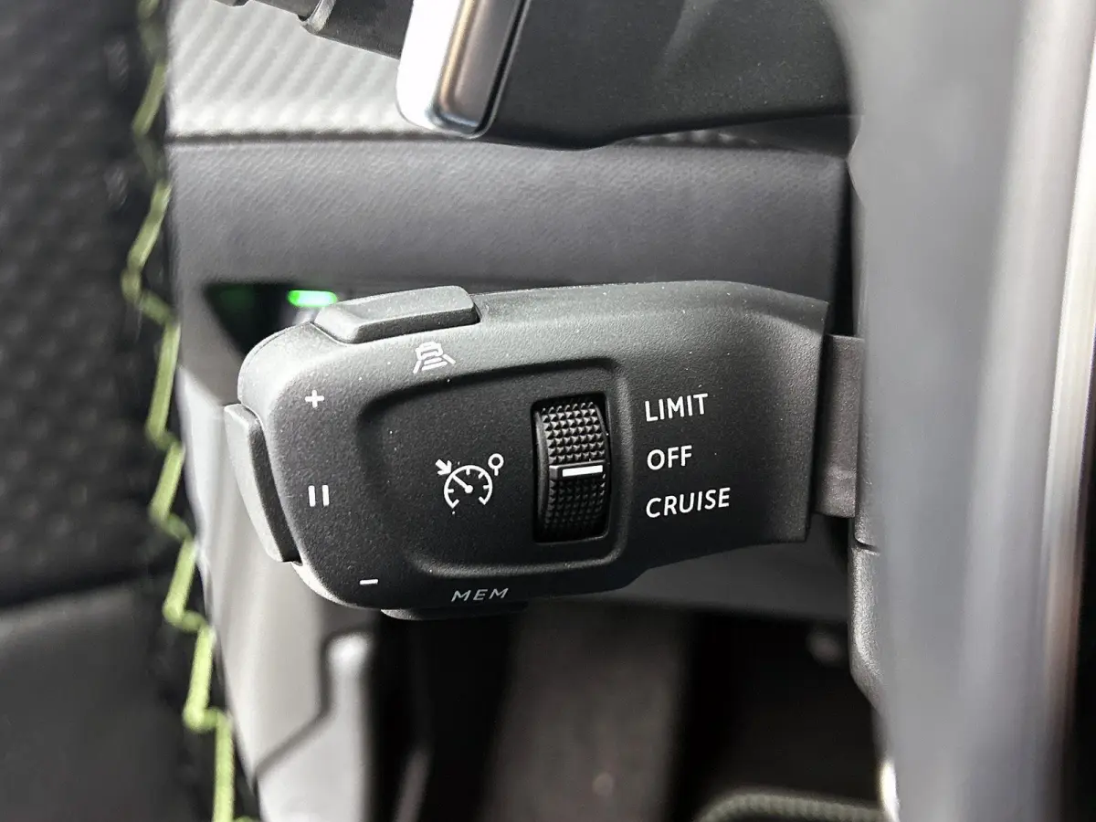 GT Hybrid 110pk Automaat | Navigatie | Camera v+a | Climate Control | Adaptieve Cruise Control | Parkeersensoren v+a | Dodehoeksensor | Armsteun | Digitaal instrumentenpaneel | Draadloze App