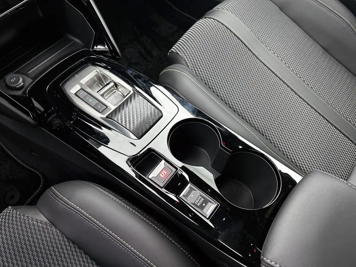 GT Hybrid 110pk Automaat | Navigatie | Camera v+a | Climate Control | Adaptieve Cruise Control | Parkeersensoren v+a | Dodehoeksensor | Armsteun | Digitaal instrumentenpaneel | Draadloze App