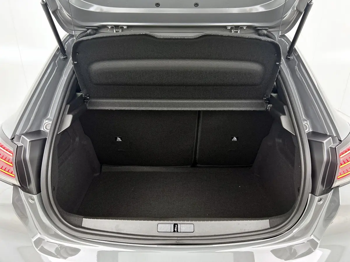 GT Hybrid 110pk Automaat | Navigatie | Camera v+a | Climate Control | Adaptieve Cruise Control | Parkeersensoren v+a | Dodehoeksensor | Armsteun | Digitaal instrumentenpaneel | Draadloze App