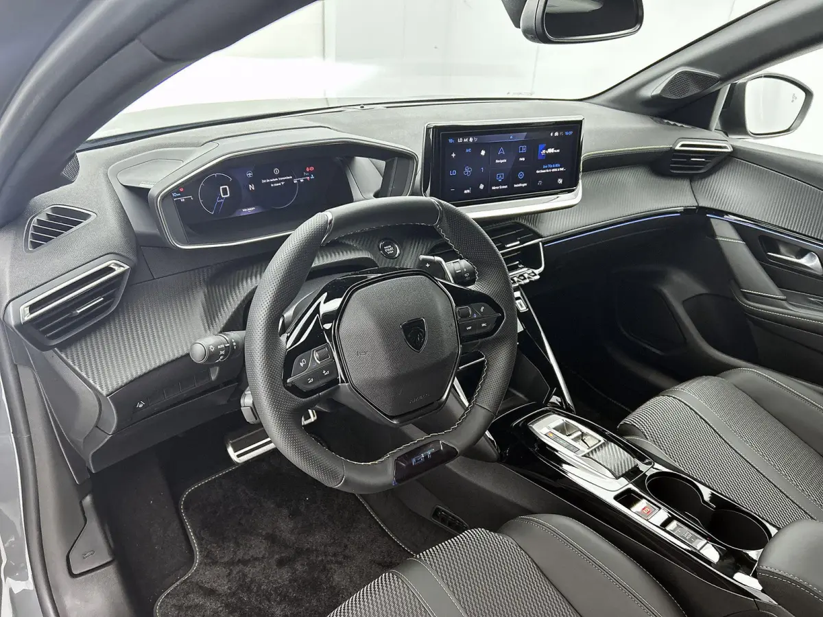GT Hybrid 110pk Automaat | Navigatie | Camera v+a | Climate Control | Adaptieve Cruise Control | Parkeersensoren v+a | Dodehoeksensor | Armsteun | Digitaal instrumentenpaneel | Draadloze App