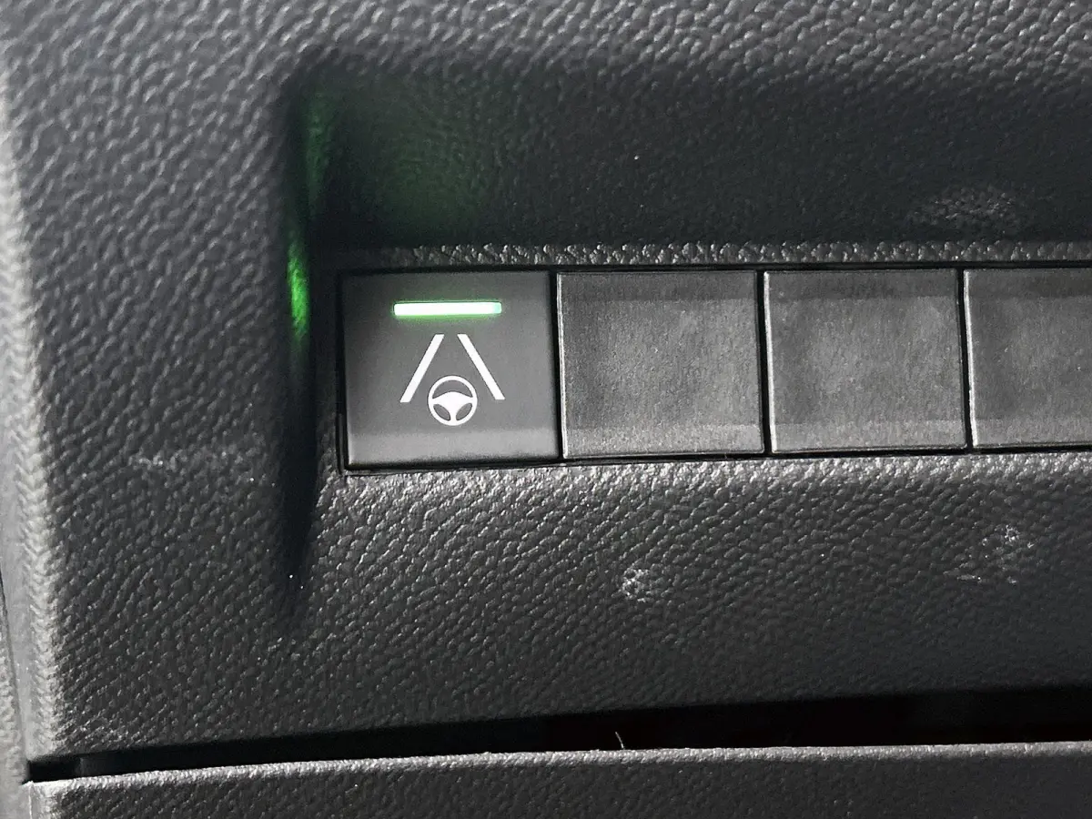 GT Hybrid 110pk Automaat | Navigatie | Camera v+a | Climate Control | Adaptieve Cruise Control | Parkeersensoren v+a | Dodehoeksensor | Armsteun | Digitaal instrumentenpaneel | Draadloze App
