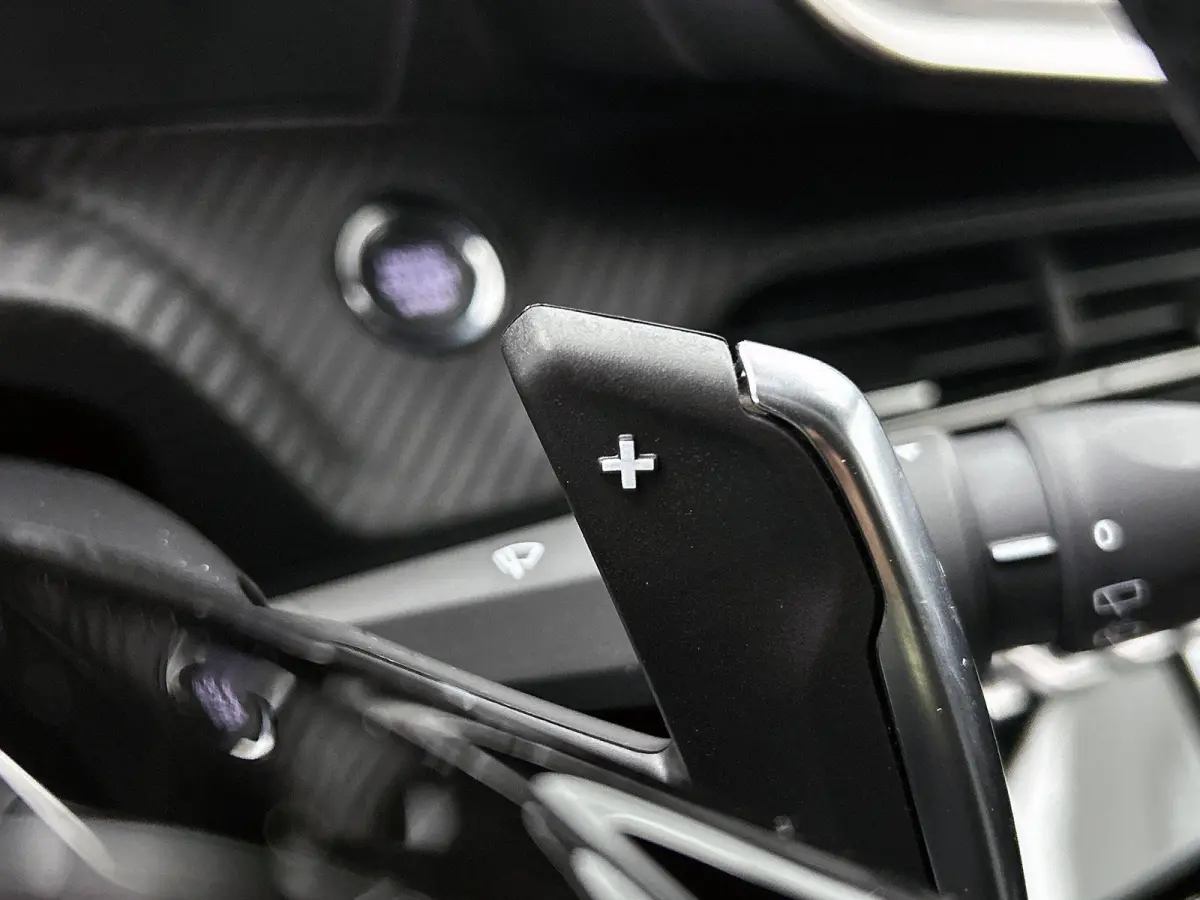 GT Hybrid 110pk Automaat | Navigatie | Camera v+a | Climate Control | Adaptieve Cruise Control | Parkeersensoren v+a | Dodehoeksensor | Armsteun | Digitaal instrumentenpaneel | Draadloze App