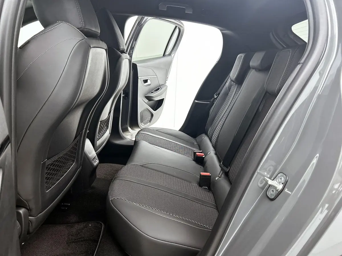 GT Hybrid 110pk Automaat | Navigatie | Camera v+a | Climate Control | Adaptieve Cruise Control | Parkeersensoren v+a | Dodehoeksensor | Armsteun | Digitaal instrumentenpaneel | Draadloze App