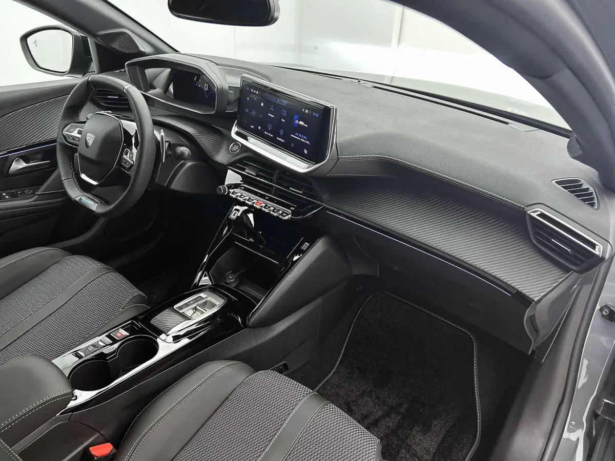 GT Hybrid 110pk Automaat | Navigatie | Camera v+a | Climate Control | Adaptieve Cruise Control | Parkeersensoren v+a | Dodehoeksensor | Armsteun | Digitaal instrumentenpaneel | Draadloze App