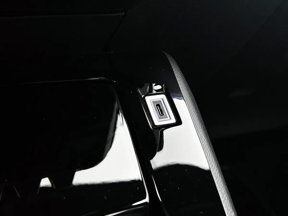 GT Hybrid 110pk Automaat | Navigatie | Camera v+a | Climate Control | Adaptieve Cruise Control | Parkeersensoren v+a | Dodehoeksensor | Armsteun | Digitaal instrumentenpaneel | Draadloze App