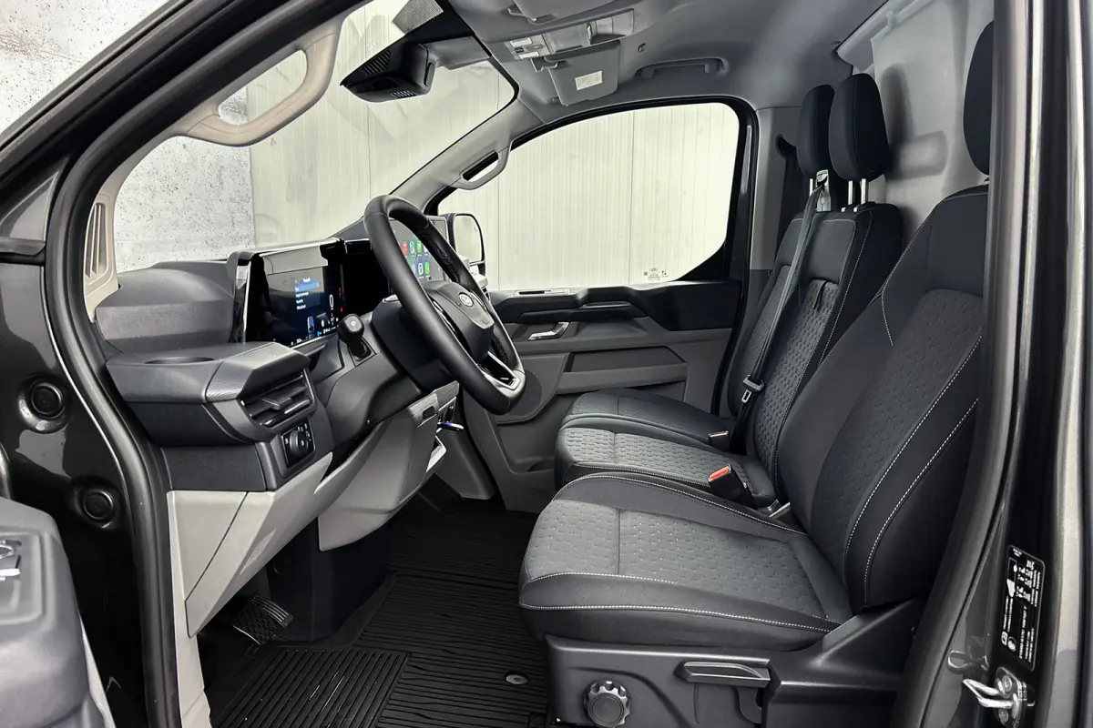 320 2.5 PHEV L2H1 Limited | Trekhaak uitklapbaar | Stoelverwarming