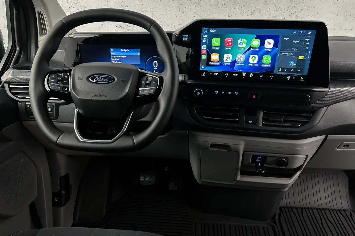 320 2.5 PHEV L2H1 Limited | Trekhaak uitklapbaar | Stoelverwarming
