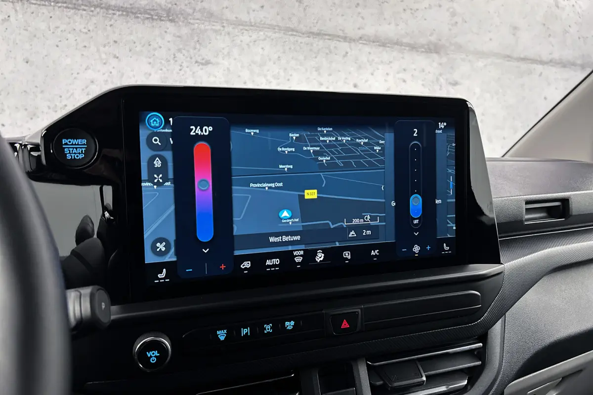 320 2.5 PHEV L2H1 Limited | Trekhaak uitklapbaar | Stoelverwarming