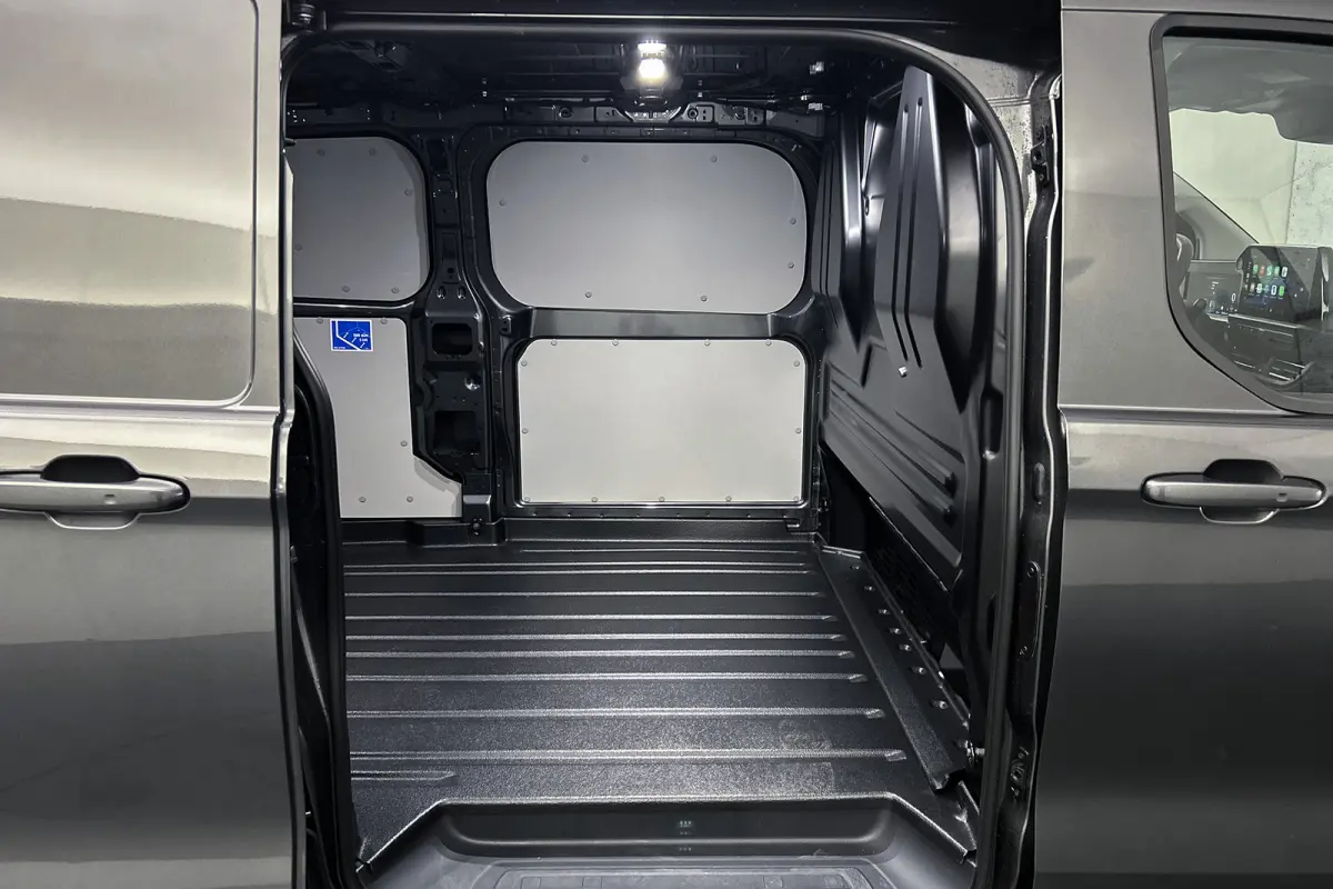 320 2.5 PHEV L2H1 Limited | Trekhaak uitklapbaar | Stoelverwarming