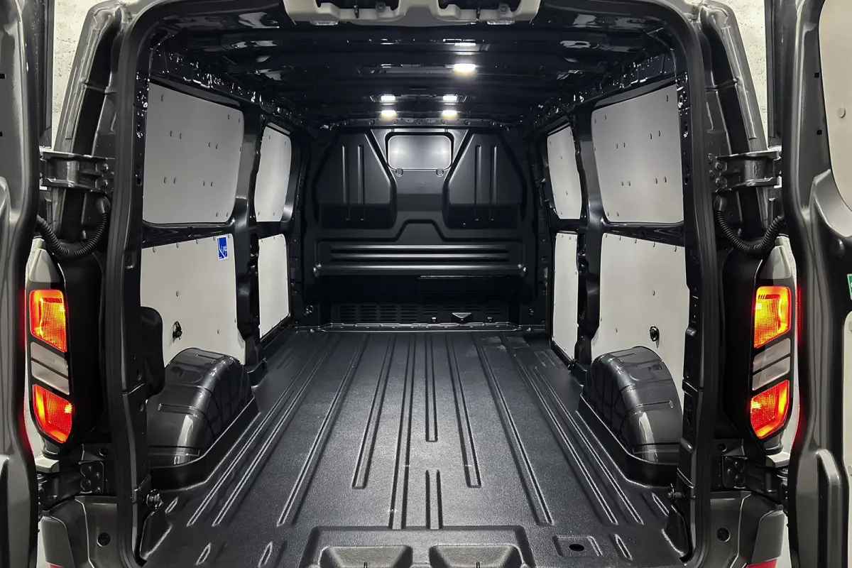 320 2.5 PHEV L2H1 Limited | Trekhaak uitklapbaar | Stoelverwarming