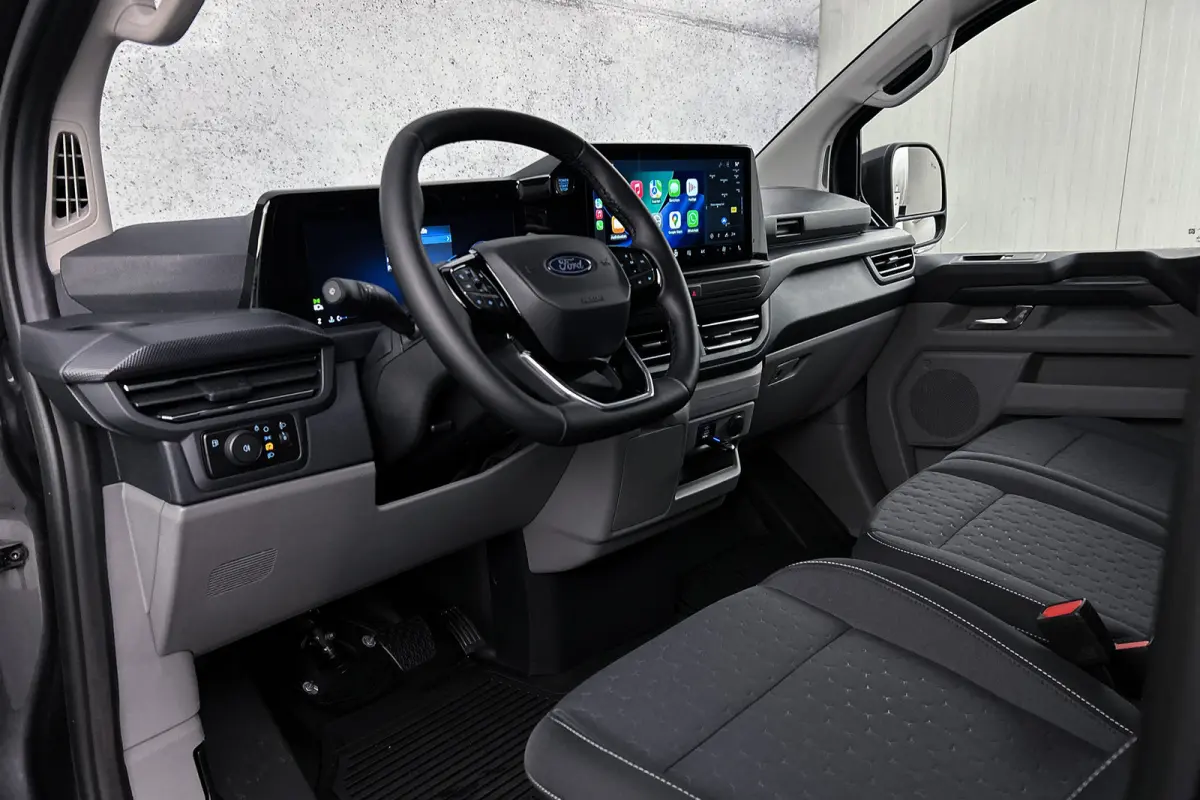 320 2.5 PHEV L2H1 Limited | Trekhaak uitklapbaar | Stoelverwarming