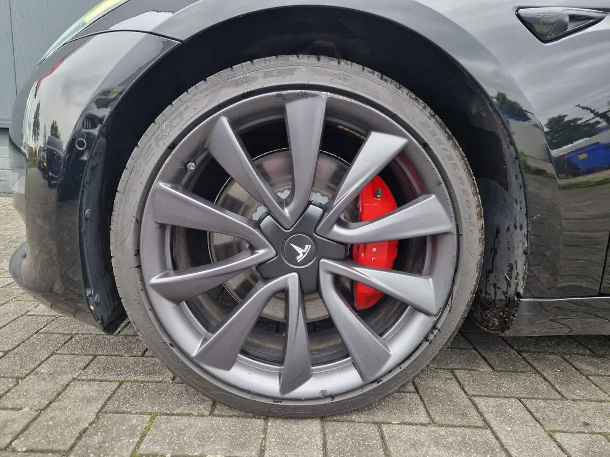Performance AWD 75 kWh SOH 89%