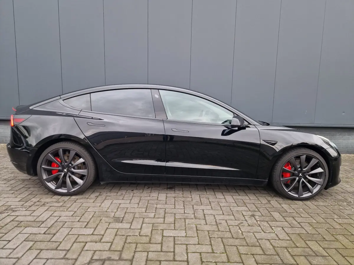 Performance AWD 75 kWh SOH 89%