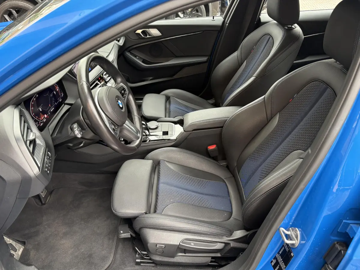 118i Business Edition Plus M-SPORT/MISANO BLUE/CARPLAY/LED/LEER