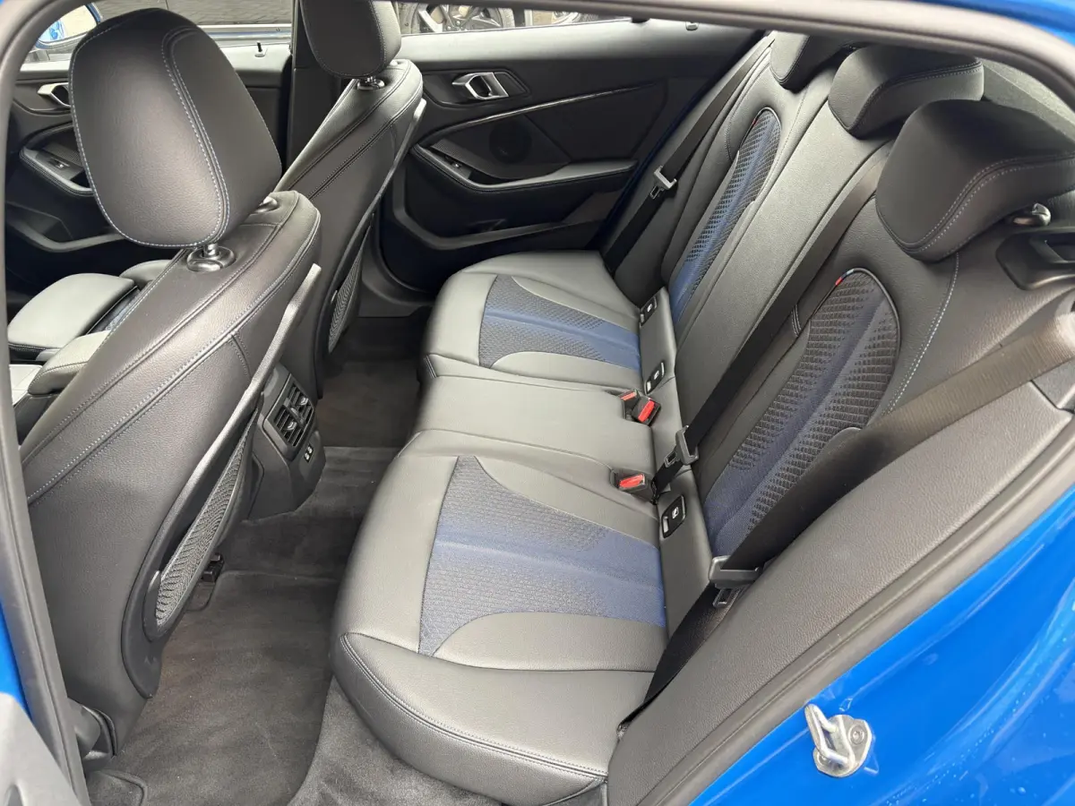 118i Business Edition Plus M-SPORT/MISANO BLUE/CARPLAY/LED/LEER