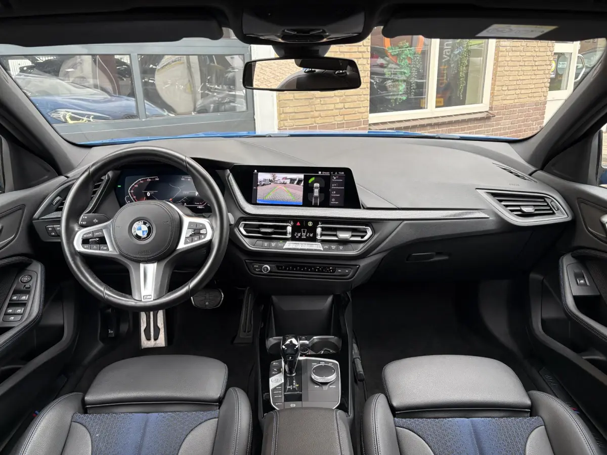 118i Business Edition Plus M-SPORT/MISANO BLUE/CARPLAY/LED/LEER