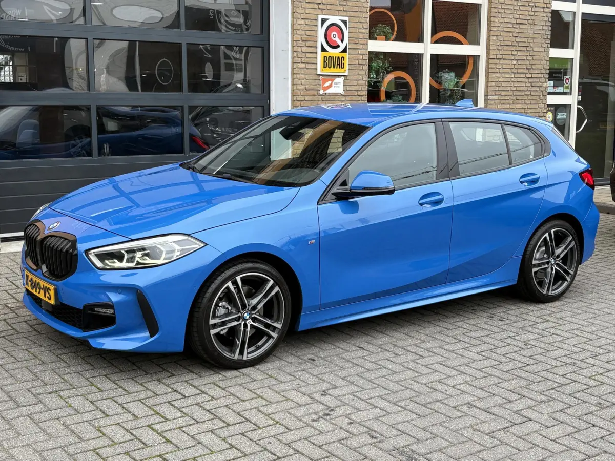 118i Business Edition Plus M-SPORT/MISANO BLUE/CARPLAY/LED/LEER