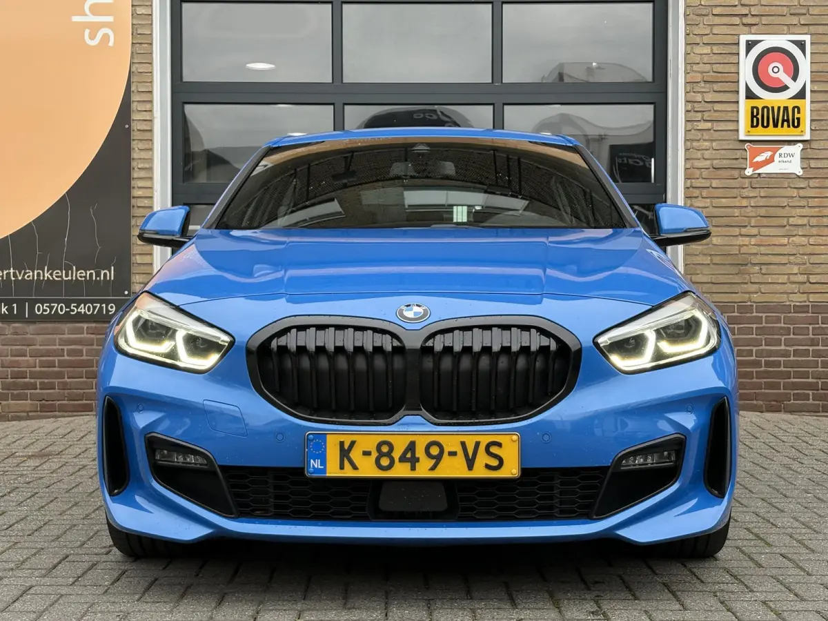 118i Business Edition Plus M-SPORT/MISANO BLUE/CARPLAY/LED/LEER