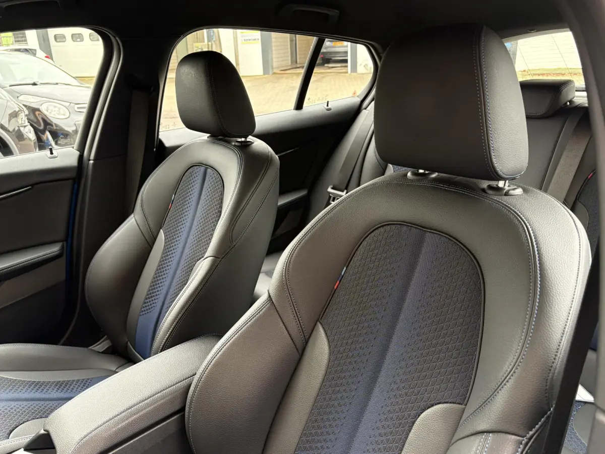 118i Business Edition Plus M-SPORT/MISANO BLUE/CARPLAY/LED/LEER