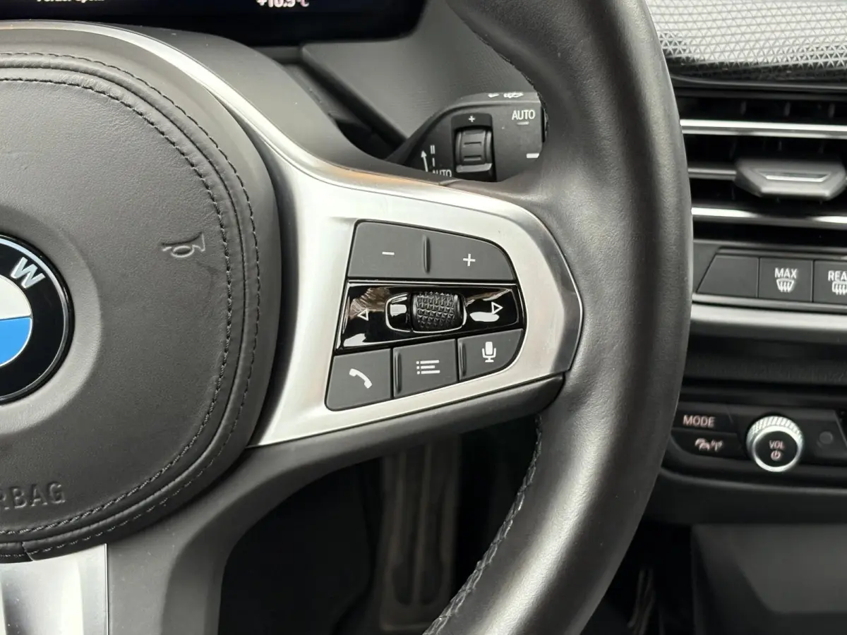 118i Business Edition Plus M-SPORT/MISANO BLUE/CARPLAY/LED/LEER