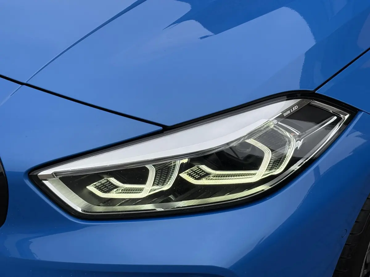118i Business Edition Plus M-SPORT/MISANO BLUE/CARPLAY/LED/LEER