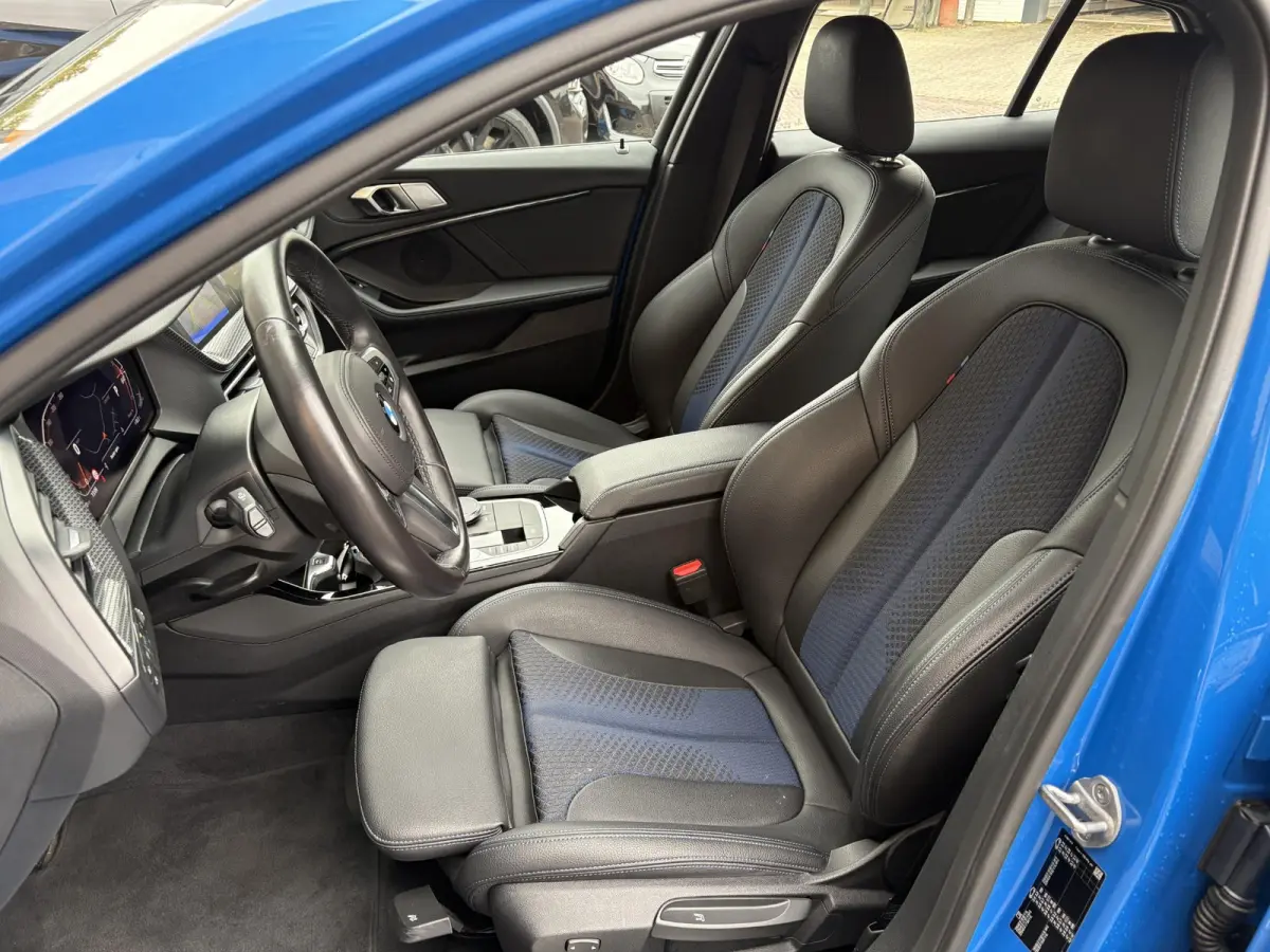 118i Business Edition Plus M-SPORT/MISANO BLUE/CARPLAY/LED/LEER