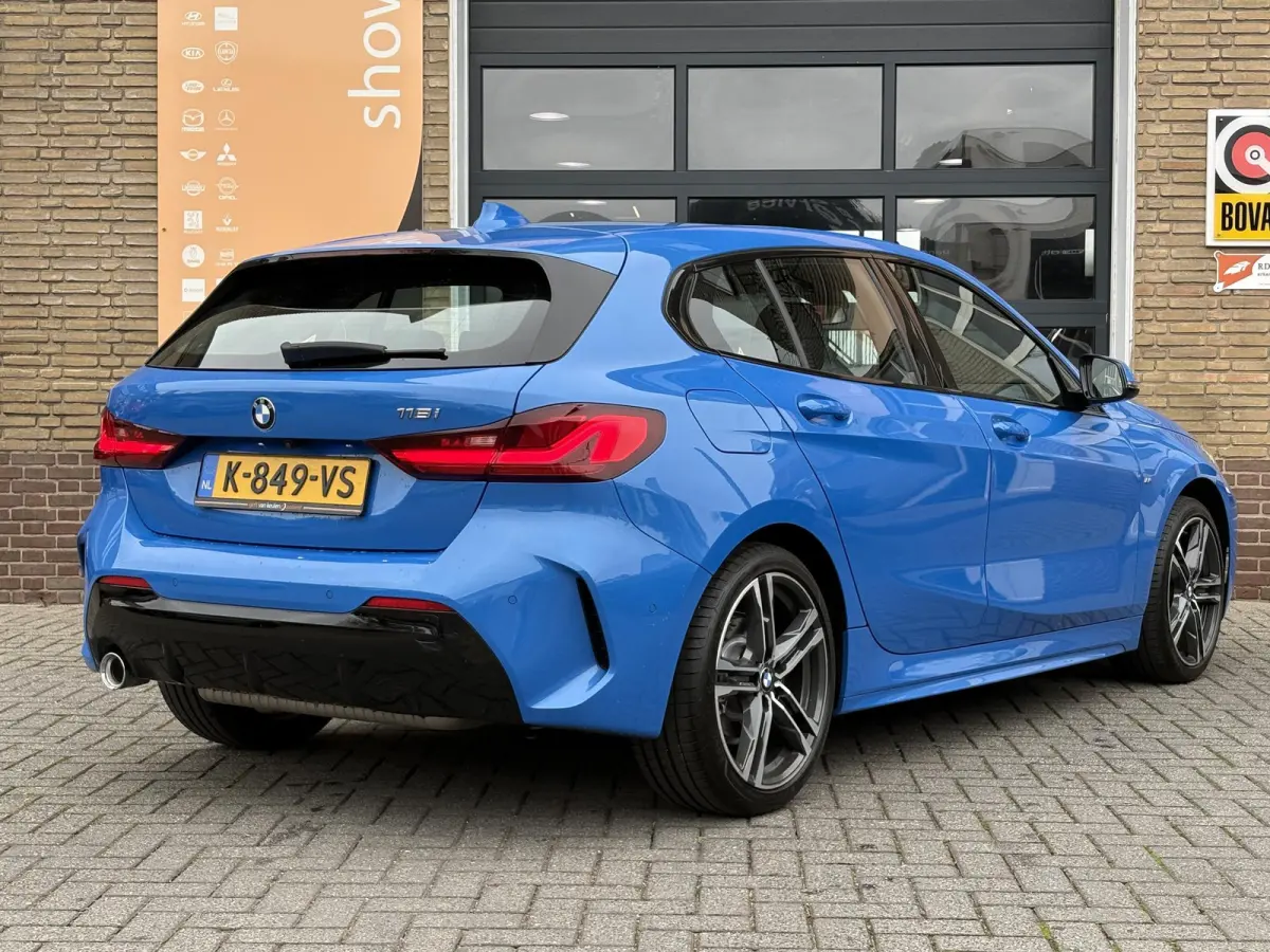 118i Business Edition Plus M-SPORT/MISANO BLUE/CARPLAY/LED/LEER