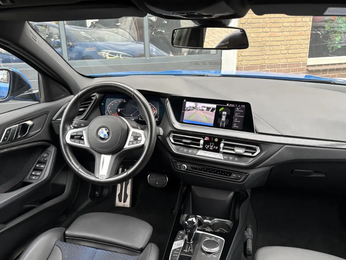 118i Business Edition Plus M-SPORT/MISANO BLUE/CARPLAY/LED/LEER