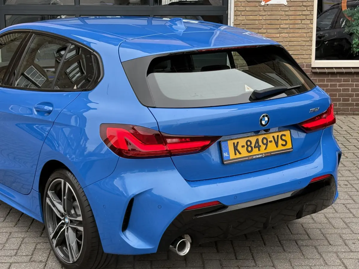 118i Business Edition Plus M-SPORT/MISANO BLUE/CARPLAY/LED/LEER