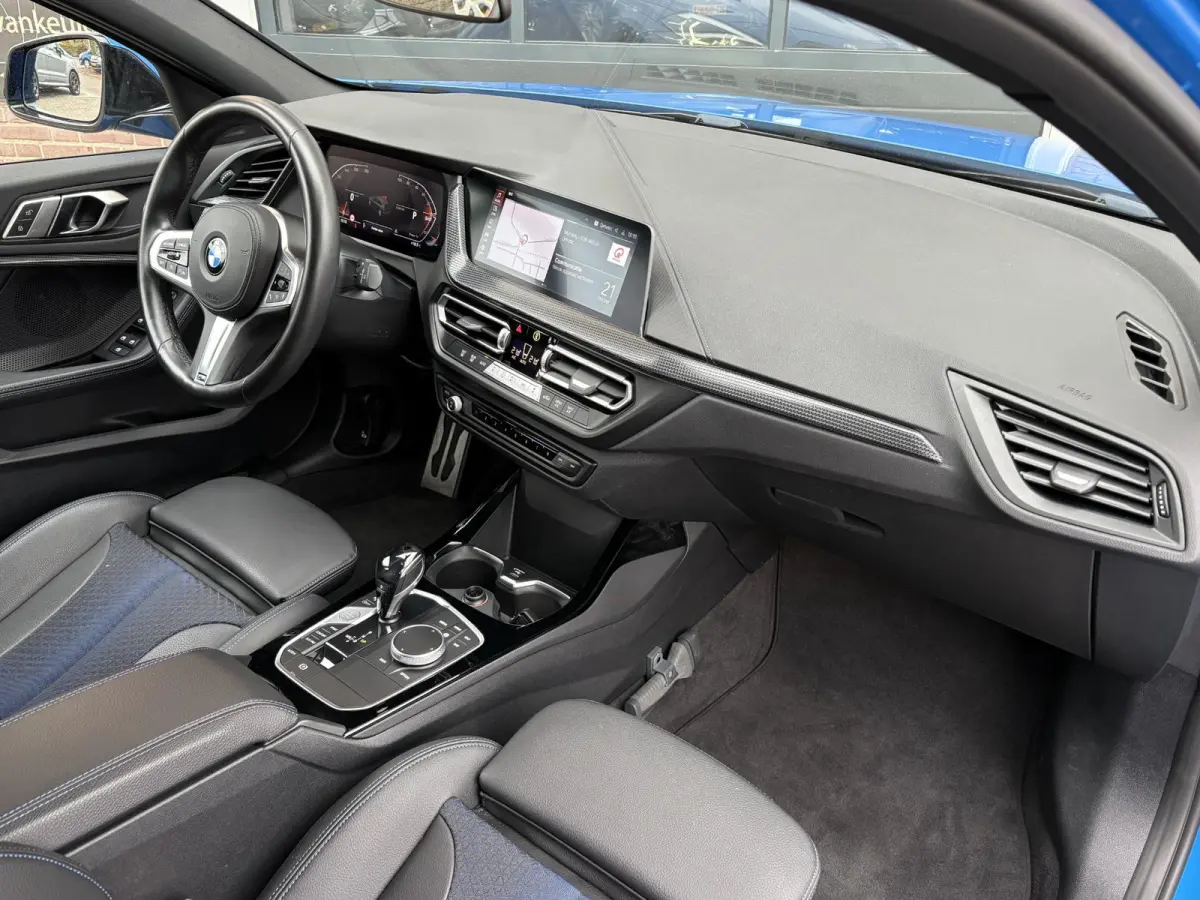118i Business Edition Plus M-SPORT/MISANO BLUE/CARPLAY/LED/LEER