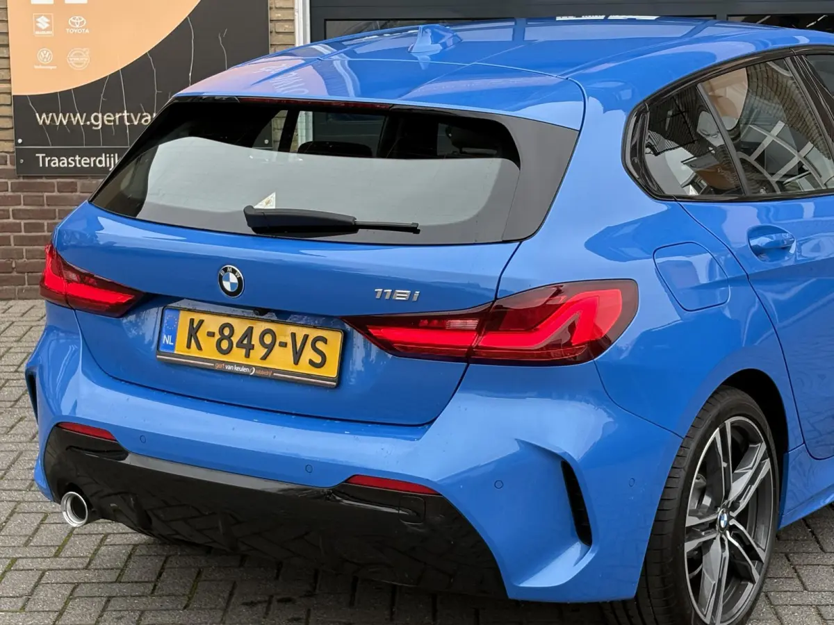 118i Business Edition Plus M-SPORT/MISANO BLUE/CARPLAY/LED/LEER