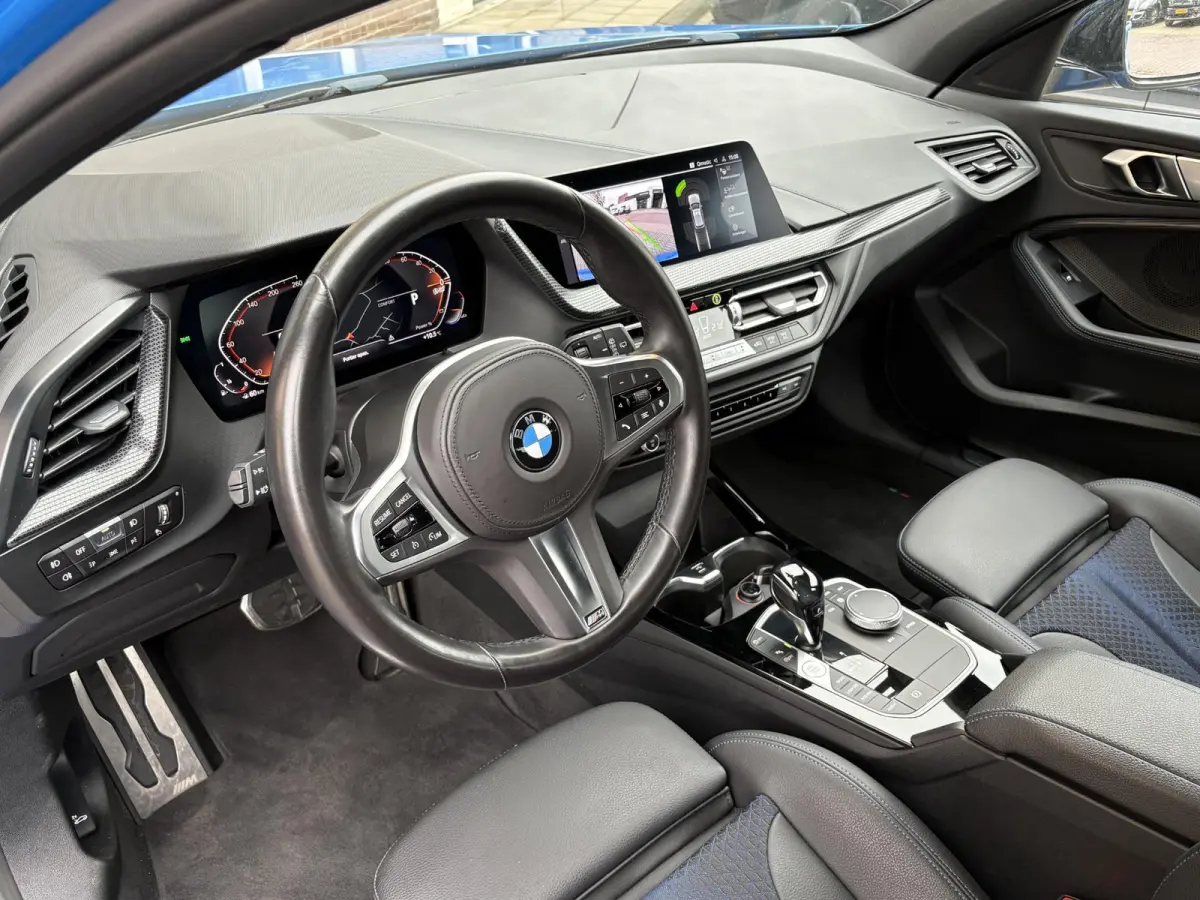 118i Business Edition Plus M-SPORT/MISANO BLUE/CARPLAY/LED/LEER
