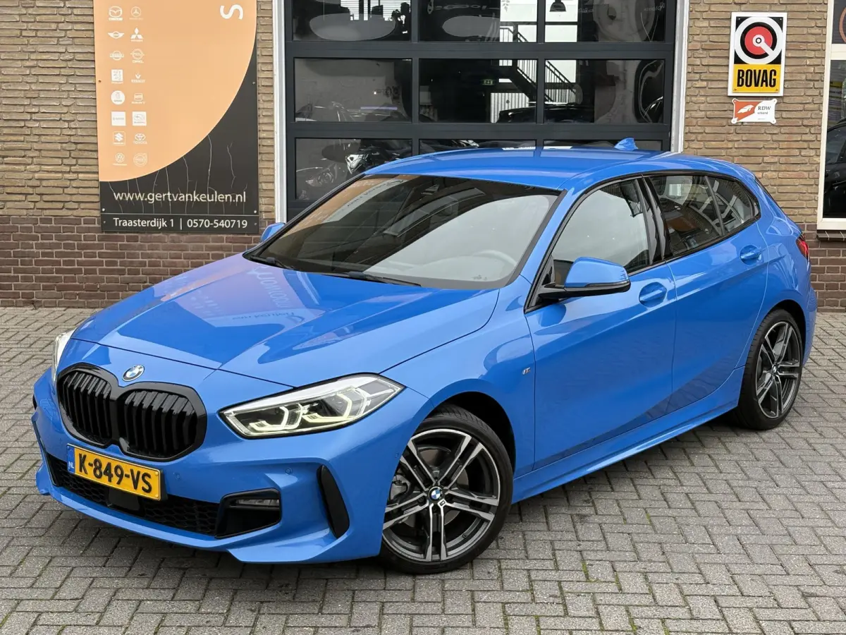 118i Business Edition Plus M-SPORT/MISANO BLUE/CARPLAY/LED/LEER
