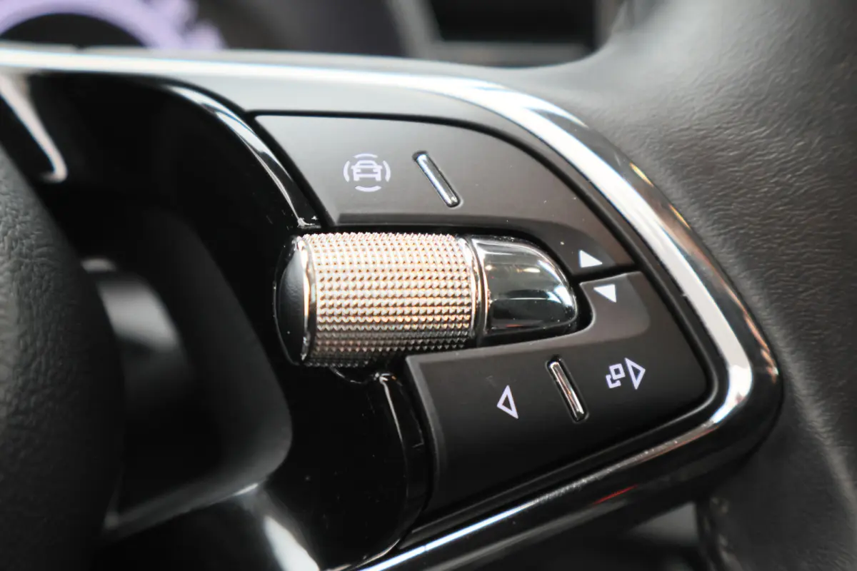 1.0 TSI Ambition Eerste Eigenaar, Airco, Rijstrooksensor, Cruise, Apple Carplay, DAB, PDC, 16''