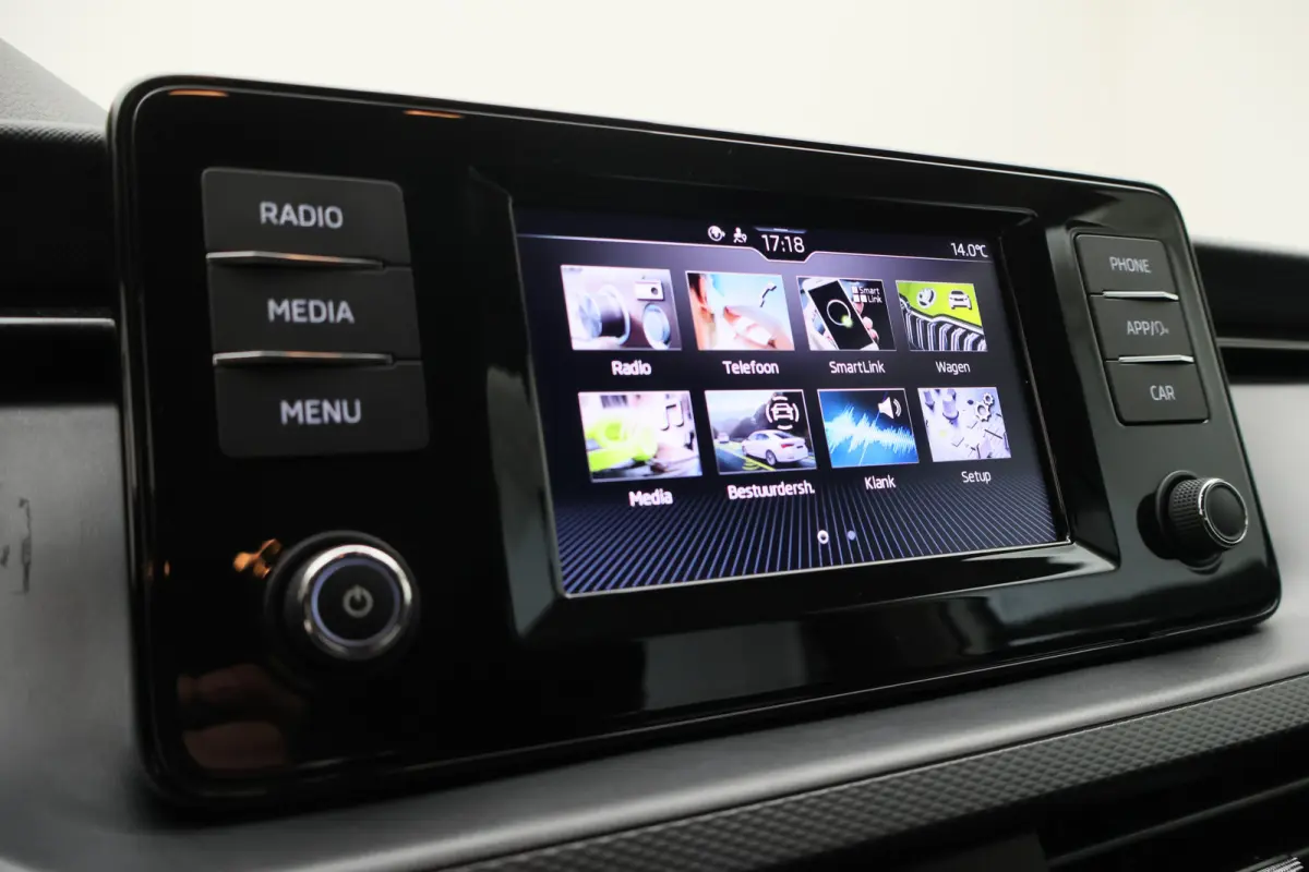 1.0 TSI Ambition Eerste Eigenaar, Airco, Rijstrooksensor, Cruise, Apple Carplay, DAB, PDC, 16''