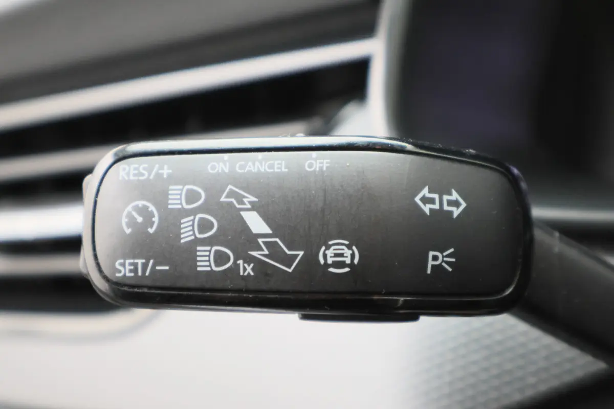 1.0 TSI Ambition Eerste Eigenaar, Airco, Rijstrooksensor, Cruise, Apple Carplay, DAB, PDC, 16''