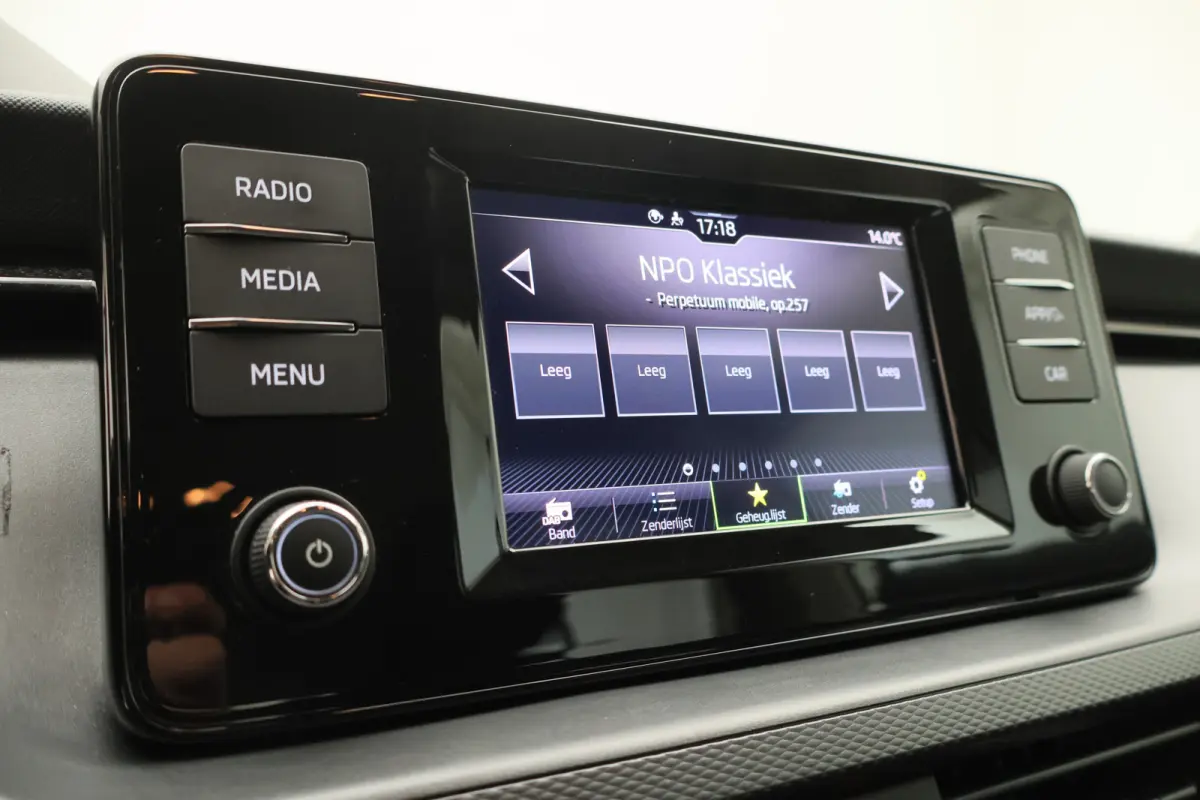 1.0 TSI Ambition Eerste Eigenaar, Airco, Rijstrooksensor, Cruise, Apple Carplay, DAB, PDC, 16''