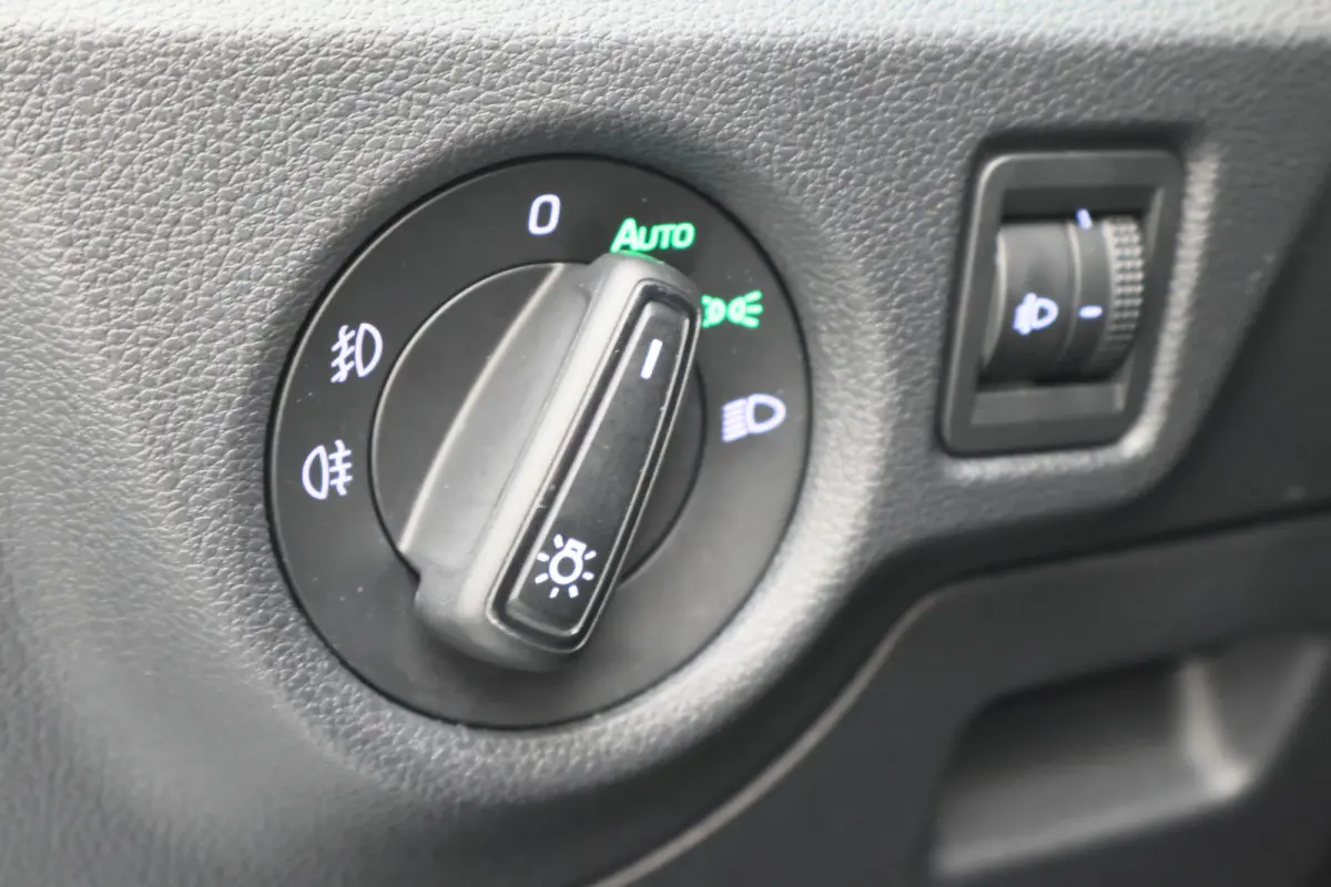 1.0 TSI Ambition Eerste Eigenaar, Airco, Rijstrooksensor, Cruise, Apple Carplay, DAB, PDC, 16''