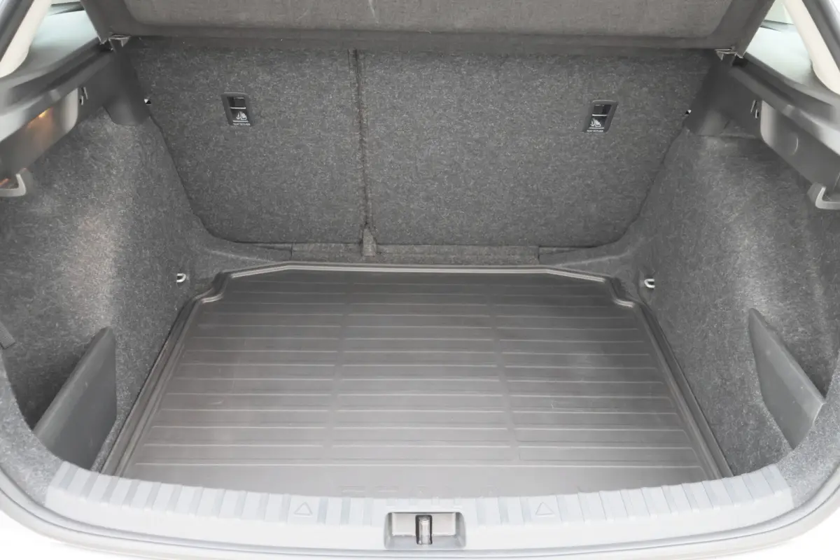 1.0 TSI Ambition Eerste Eigenaar, Airco, Rijstrooksensor, Cruise, Apple Carplay, DAB, PDC, 16''