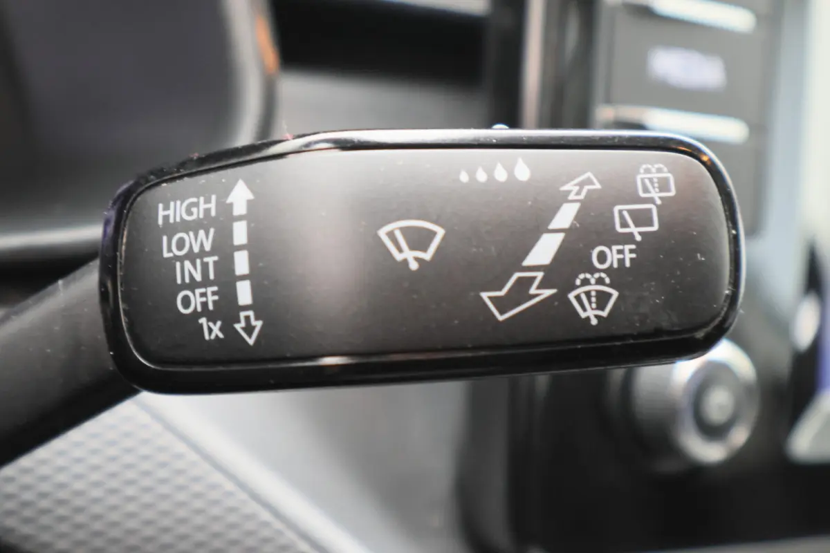 1.0 TSI Ambition Eerste Eigenaar, Airco, Rijstrooksensor, Cruise, Apple Carplay, DAB, PDC, 16''