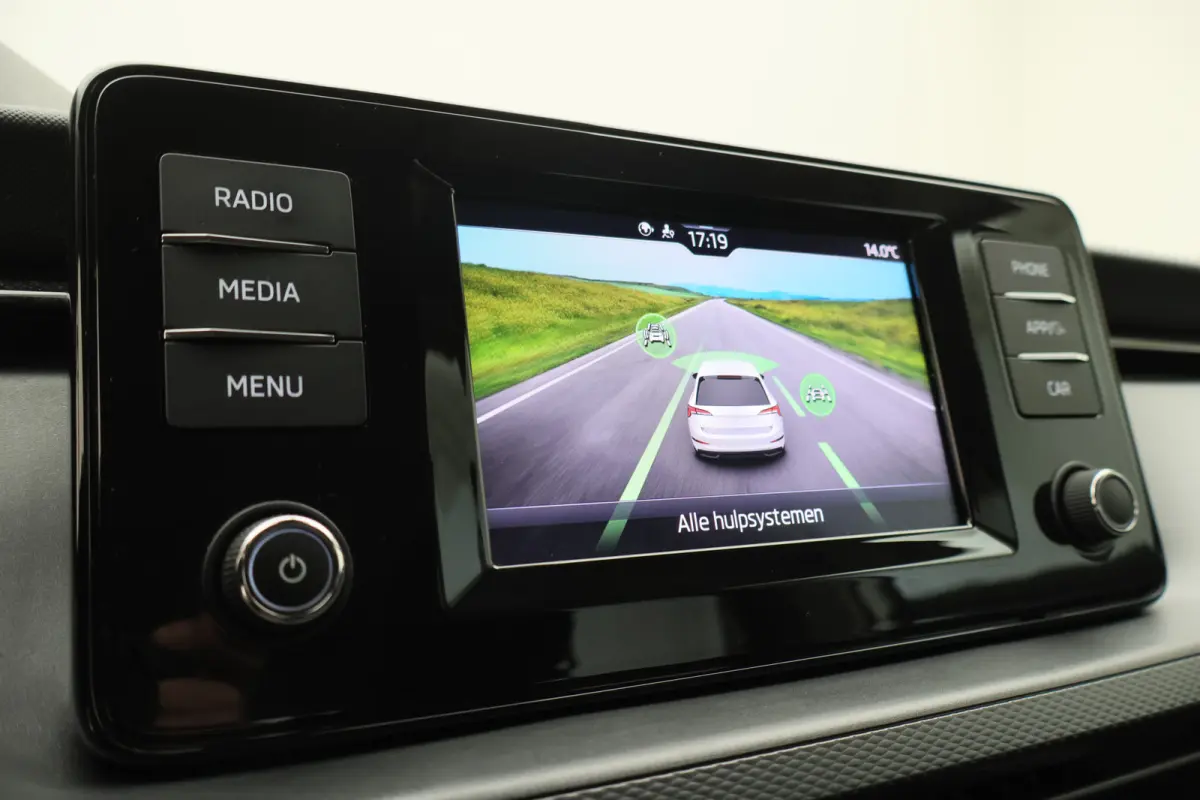 1.0 TSI Ambition Eerste Eigenaar, Airco, Rijstrooksensor, Cruise, Apple Carplay, DAB, PDC, 16''