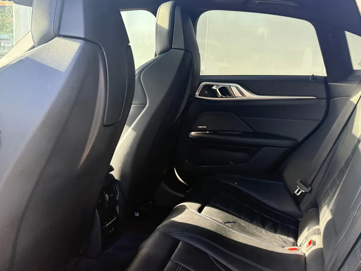 M50 High Executive M-SPORT 84 kWh 96% VOL UITGEVOERD