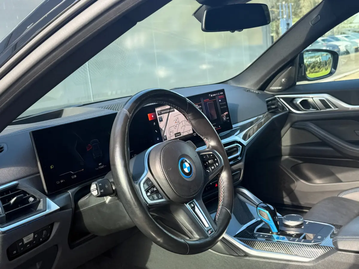 M50 High Executive M-SPORT 84 kWh 96% VOL UITGEVOERD