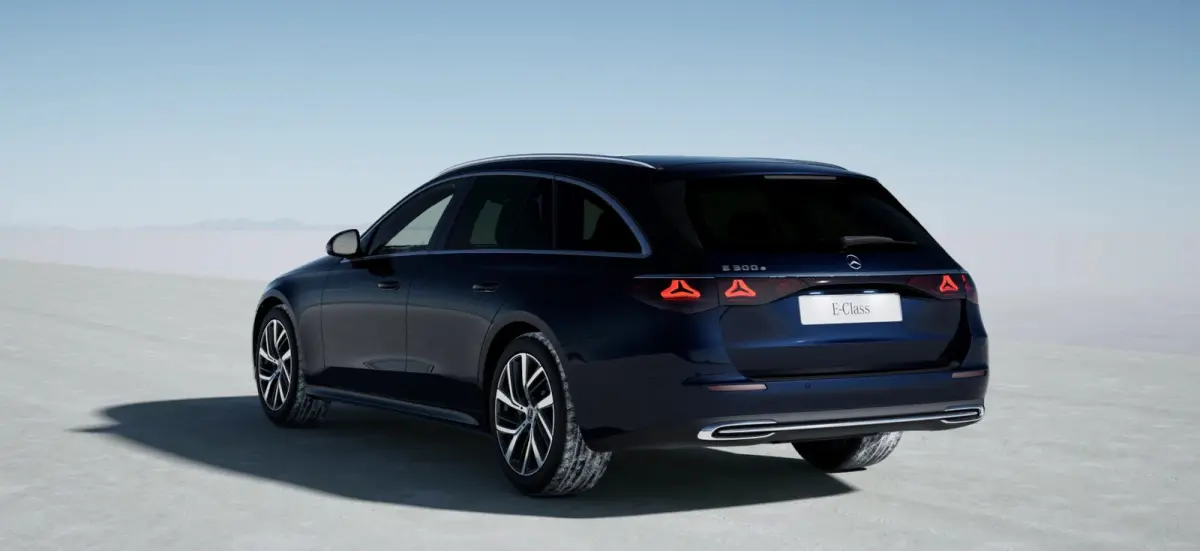 300 e Luxury Line Airmatic - Trekhaak - Panoramadak - Rijassistentiepakket Plus - Verwarmde/geklimatiseerde stoelen - Comfort stoelen - MBUX Superscreen - Burmester® 4D surround -
