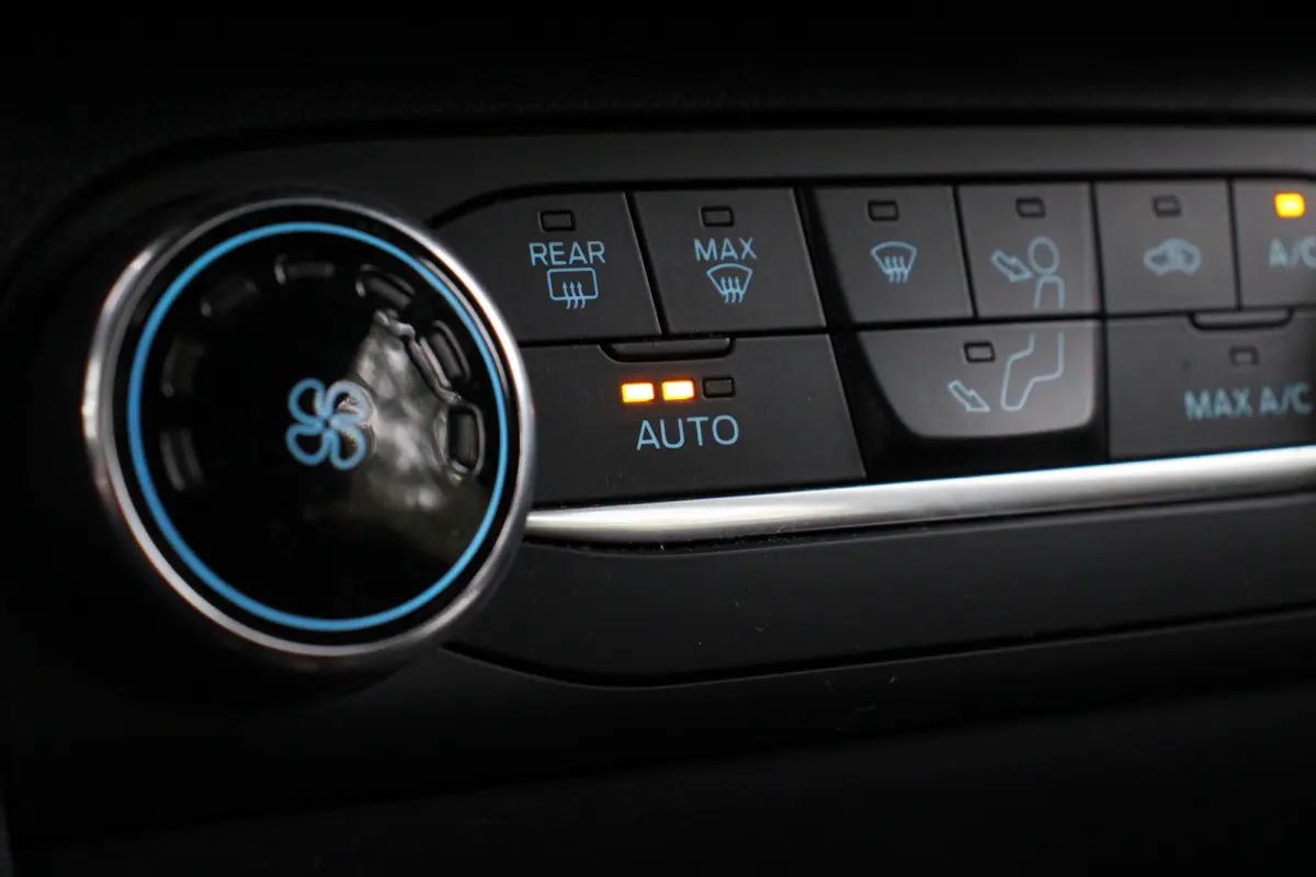 1.0EB Hybrid ST-Line X | NL-AUTO! | 1E EIGENAAR! | CAMERA | ADAPTIVE CRUISE | PARK SENS V+A | DEALER OH! | LED | LANE ASSIST | CLIMA