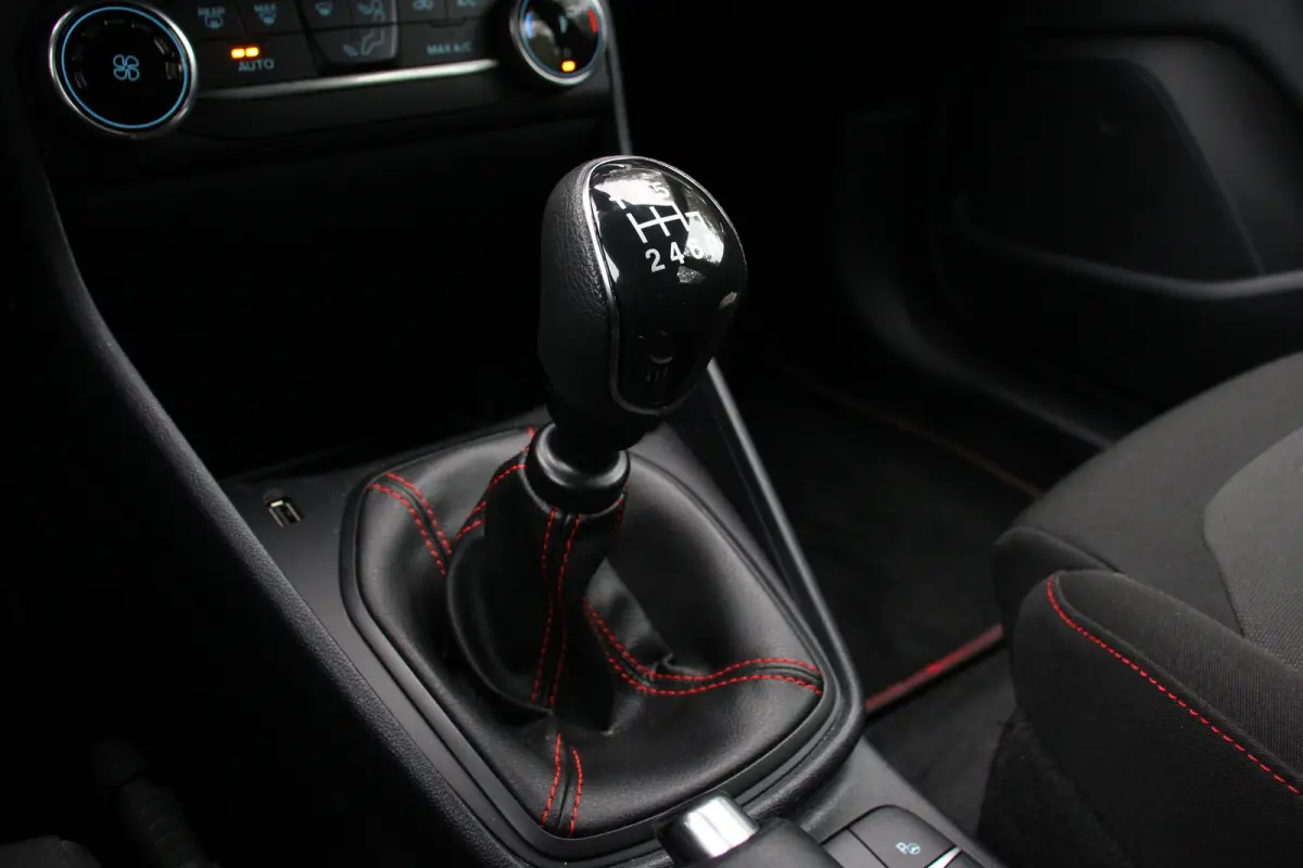 1.0EB Hybrid ST-Line X | NL-AUTO! | 1E EIGENAAR! | CAMERA | ADAPTIVE CRUISE | PARK SENS V+A | DEALER OH! | LED | LANE ASSIST | CLIMA
