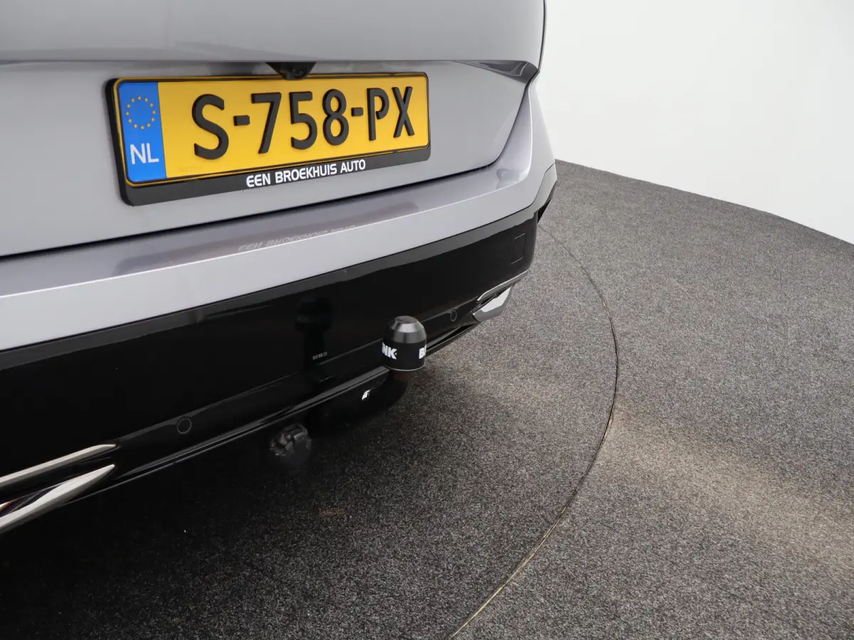 1.2 PureTech Allure Pack Business | Carplay | Camera | Navigatie | 17" Lichtmetalen Velgen | Navi | PDC | Half Leder | Climate Control