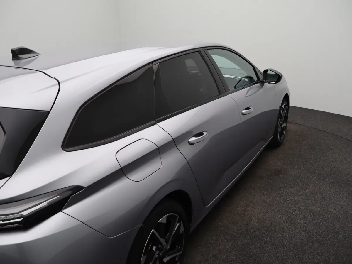 1.2 PureTech Allure Pack Business | Carplay | Camera | Navigatie | 17" Lichtmetalen Velgen | Navi | PDC | Half Leder | Climate Control