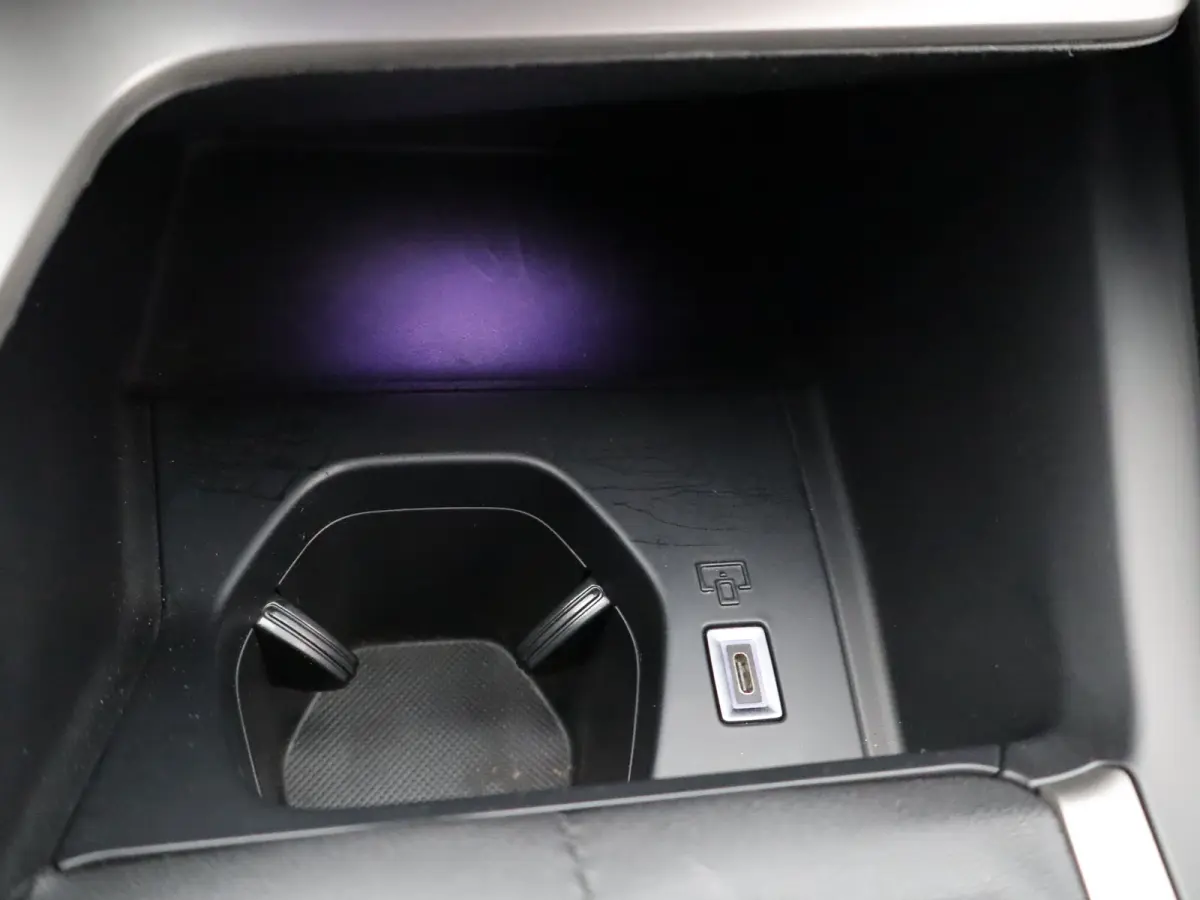 1.2 PureTech Allure Pack Business | Carplay | Camera | Navigatie | 17" Lichtmetalen Velgen | Navi | PDC | Half Leder | Climate Control